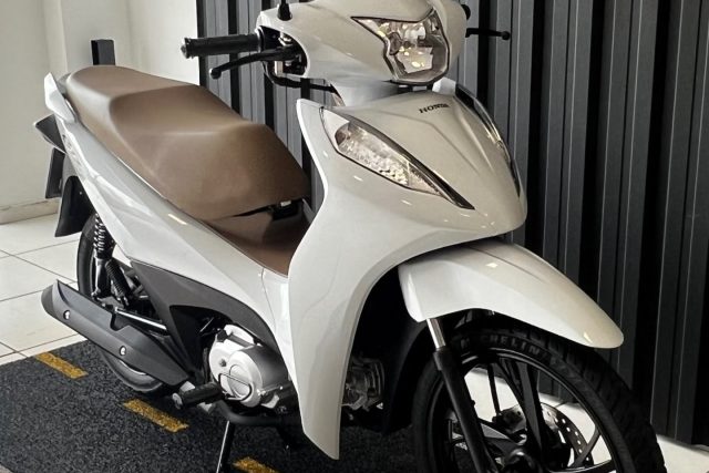 MOTO SEMINOVA DISPONÍVEL NO GRUPO FREEWAY, CONCESSIONÁRIA CIANORTE II-PR. MOTO HONDA, MODELO BIZ 125, REFERENCIA 081824.