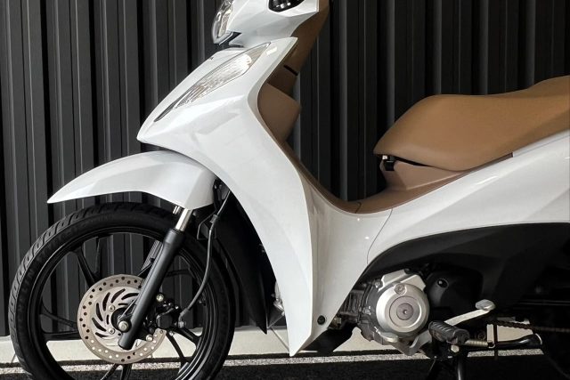 MOTO SEMINOVA DISPONÍVEL NO GRUPO FREEWAY, CONCESSIONÁRIA CIANORTE II-PR. MOTO HONDA, MODELO BIZ 125, REFERENCIA 081824.