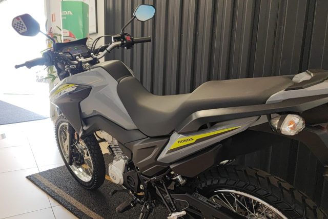 MOTO SEMINOVA DISPONÍVEL NO GRUPO FREEWAY, CONCESSIONÁRIA MARINGÁ (MATRIZ). MOTO HONDA, MODELO NXR 160 BROS, REFERENCIA 015702.