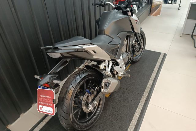 MOTO SEMINOVA DISPONÍVEL NO GRUPO FREEWAY, CONCESSIONÁRIA PARANAVAÍ-PR. MOTO HONDA, MODELO CB 300F TWISTER, REFERENCIA 008503.
