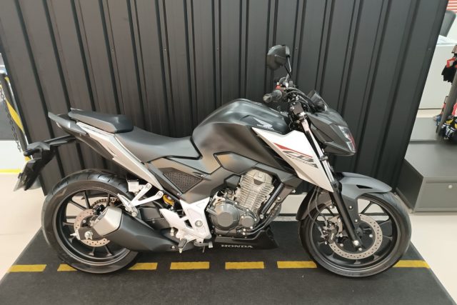 MOTO SEMINOVA DISPONÍVEL NO GRUPO FREEWAY, CONCESSIONÁRIA PARANAVAÍ-PR. MOTO HONDA, MODELO CB 300F TWISTER, REFERENCIA 008503.