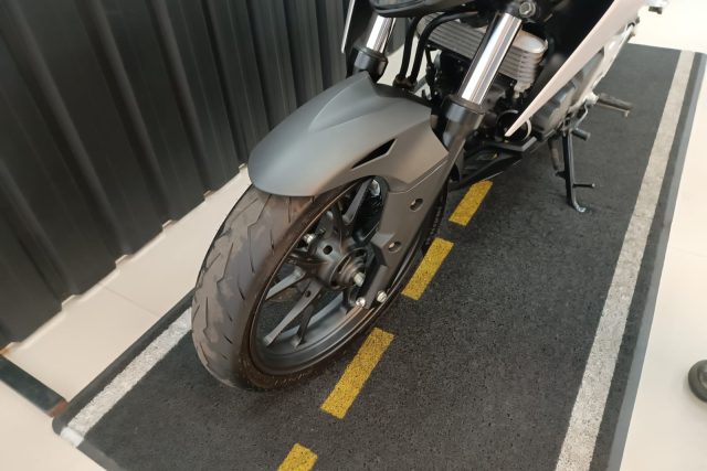MOTO SEMINOVA DISPONÍVEL NO GRUPO FREEWAY, CONCESSIONÁRIA PARANAVAÍ-PR. MOTO HONDA, MODELO CB 300F TWISTER, REFERENCIA 008503.