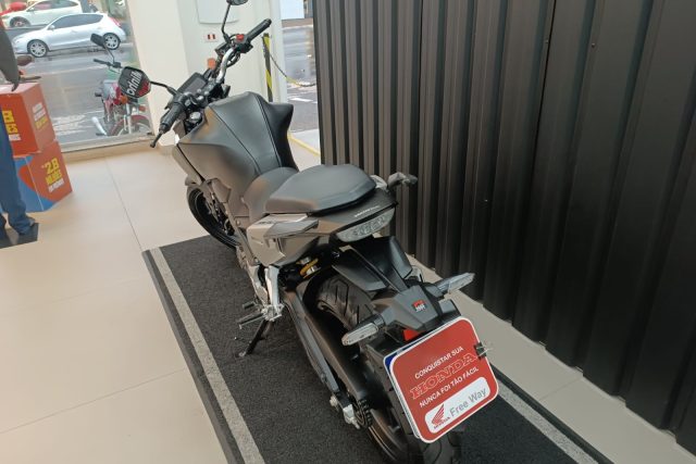 MOTO SEMINOVA DISPONÍVEL NO GRUPO FREEWAY, CONCESSIONÁRIA PARANAVAÍ-PR. MOTO HONDA, MODELO CB 300F TWISTER, REFERENCIA 008503.