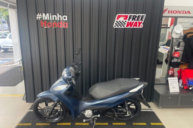MOTO SEMINOVA DISPONÍVEL NO GRUPO FREEWAY, CONCESSIONÁRIA PARANAVAÍ-PR. MOTO HONDA, MODELO BIZ 125, REFERENCIA 017956.