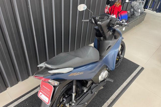 MOTO SEMINOVA DISPONÍVEL NO GRUPO FREEWAY, CONCESSIONÁRIA PARANAVAÍ-PR. MOTO HONDA, MODELO BIZ 125, REFERENCIA 017956.