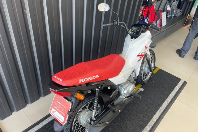 MOTO SEMINOVA DISPONÍVEL NO GRUPO FREEWAY, CONCESSIONÁRIA PARANAVAÍ-PR. MOTO HONDA, MODELO POP 110I, REFERENCIA 003308.