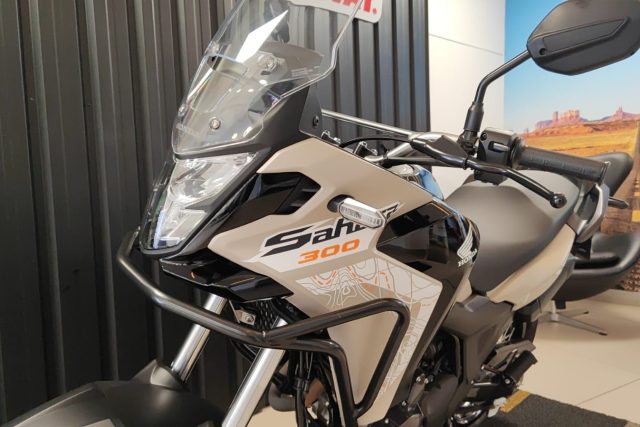 MOTO SEMINOVA DISPONÍVEL NO GRUPO FREEWAY, CONCESSIONÁRIA MARINGÁ (MATRIZ). MOTO HONDA, MODELO XRE 300 SAHARA, REFERENCIA 012055.