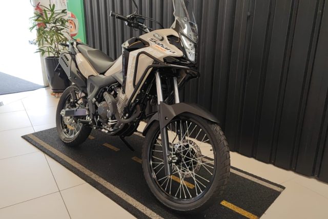 MOTO SEMINOVA DISPONÍVEL NO GRUPO FREEWAY, CONCESSIONÁRIA MARINGÁ (MATRIZ). MOTO HONDA, MODELO XRE 300 SAHARA, REFERENCIA 012055.