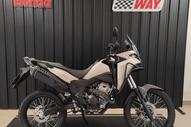 MOTO SEMINOVA DISPONÍVEL NO GRUPO FREEWAY, CONCESSIONÁRIA MARINGÁ (MATRIZ). MOTO HONDA, MODELO XRE 300 SAHARA, REFERENCIA 012055.
