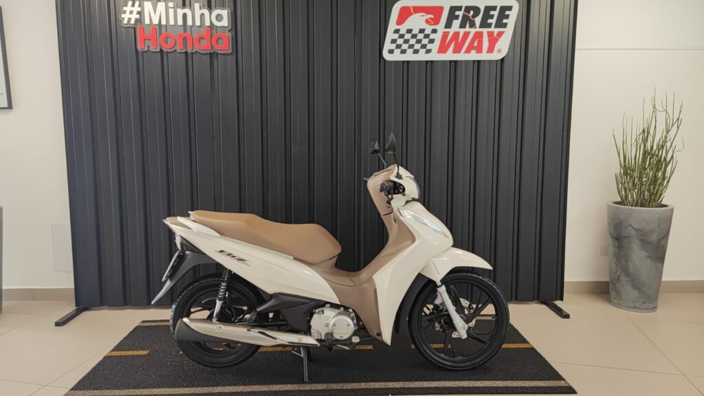 Moto seminova HONDA BIZ 125 disponível na Freeway. Refs: 52334 e 84785