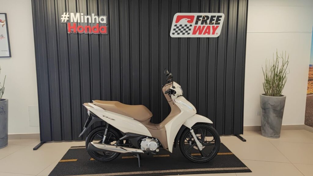 Moto seminova HONDA BIZ 125 disponível na Freeway. Refs: 52334 e 84785