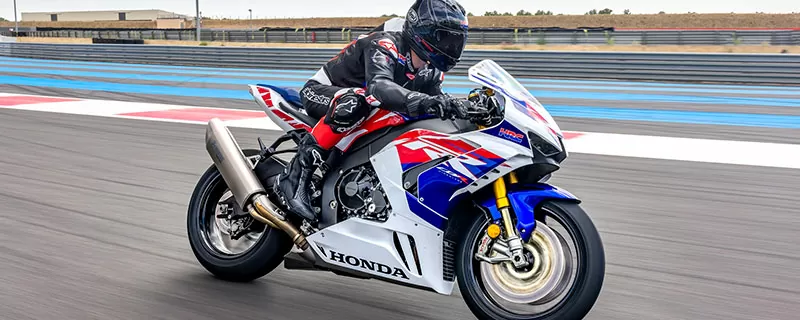 Concessionária Honda Freeway | Motos Honda 0 KM é na Honda Freeway, conheça mais CBR 1000RR-R FIREBLADE SP 30 anos nunca passaram tão rápido.