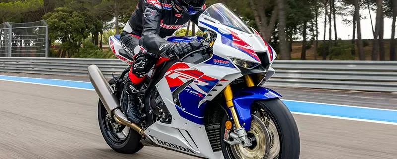 Concessionária Honda Freeway | Motos Honda 0 KM é na Honda Freeway, conheça mais CBR 1000RR-R FIREBLADE SP 30 anos nunca passaram tão rápido.