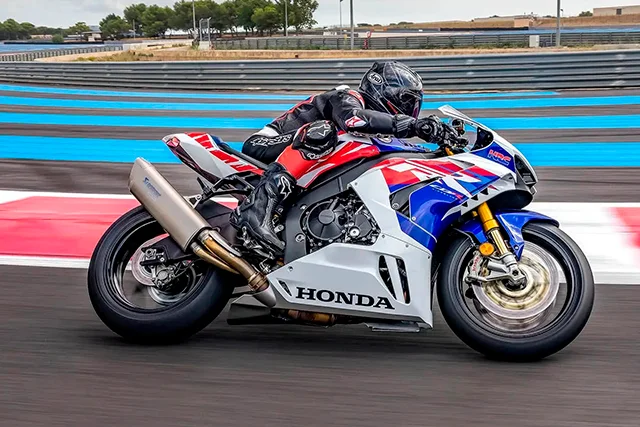 Concessionária Honda Freeway | Motos Honda 0 KM é na Honda Freeway, conheça mais CBR 1000RR-R FIREBLADE SP 30 anos nunca passaram tão rápido.