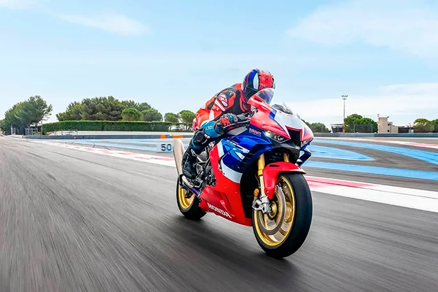 Concessionária Honda Freeway | Motos Honda 0 KM é na Honda Freeway, conheça mais CBR 1000RR-R FIREBLADE SP 30 anos nunca passaram tão rápido.