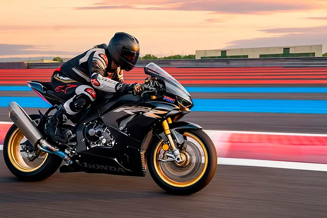 Concessionária Honda Freeway | Motos Honda 0 KM é na Honda Freeway, conheça mais CBR 1000RR-R FIREBLADE SP 30 anos nunca passaram tão rápido.