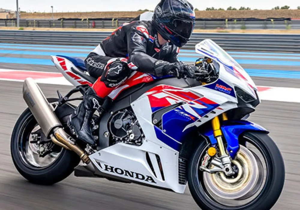 Concessionária Honda Freeway | Motos Honda 0 KM é na Honda Freeway, conheça mais CBR 1000RR-R FIREBLADE SP 30 anos nunca passaram tão rápido.