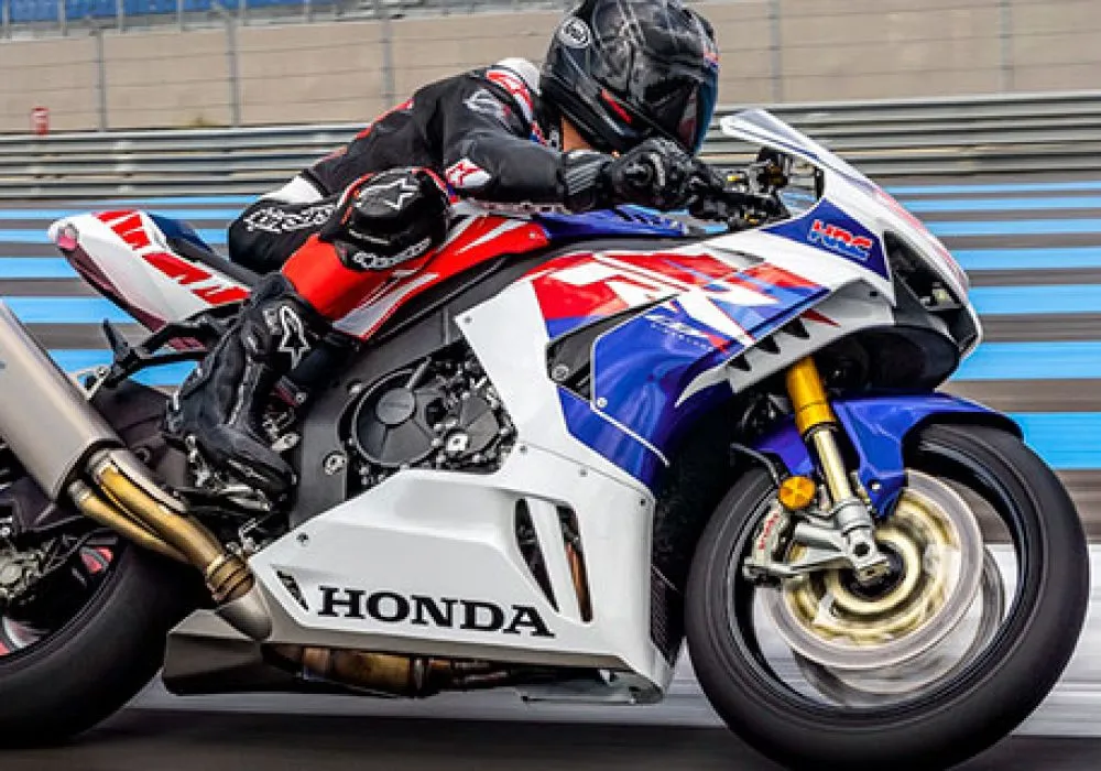 Concessionária Honda Freeway | Motos Honda 0 KM é na Honda Freeway, conheça mais CBR 1000RR-R FIREBLADE SP 30 anos nunca passaram tão rápido.