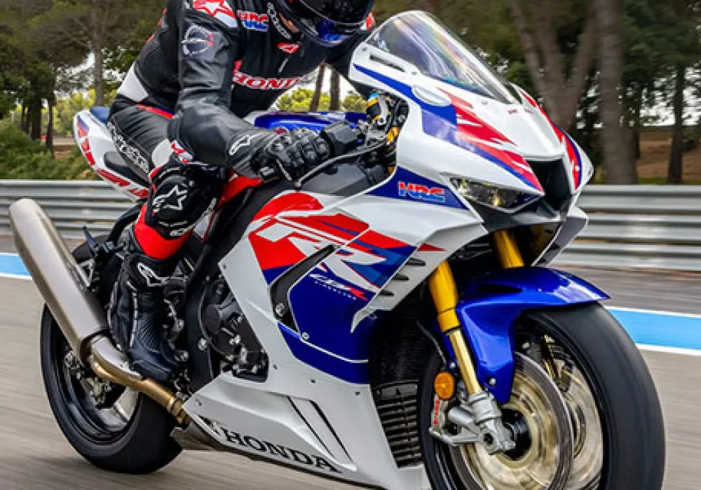 Concessionária Honda Freeway | Motos Honda 0 KM é na Honda Freeway, conheça mais CBR 1000RR-R FIREBLADE SP 30 anos nunca passaram tão rápido.