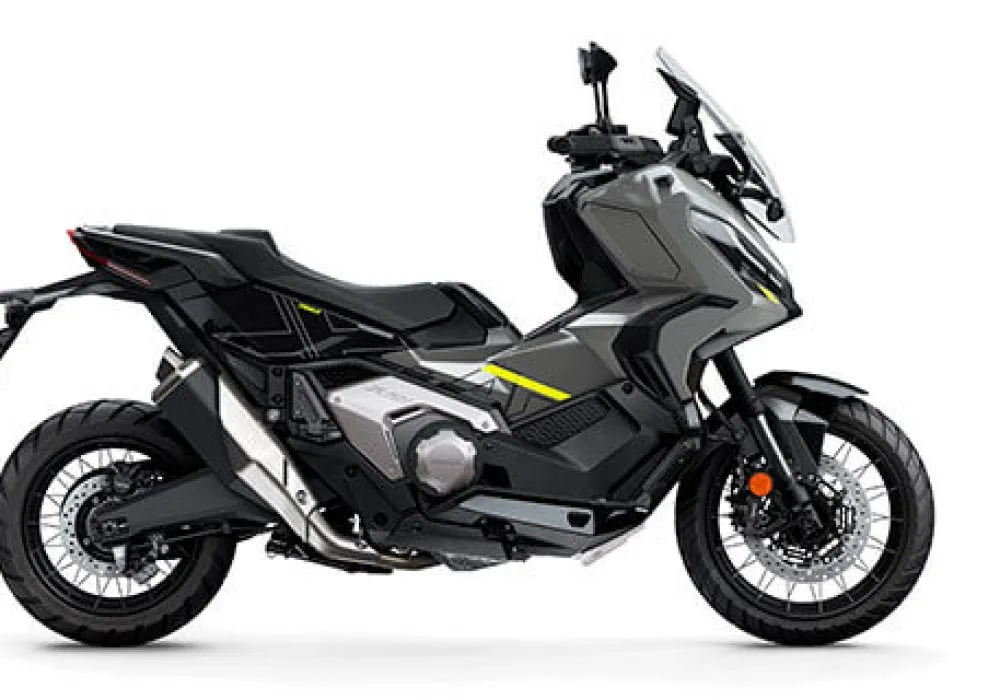 A X-ADV apresenta um design moderno e ergonômico, oferecendo uma postura de pilotagem relaxada e um visual arrojado que se destaca em qualquer ambiente urbano. Confira na Honda Freeway.